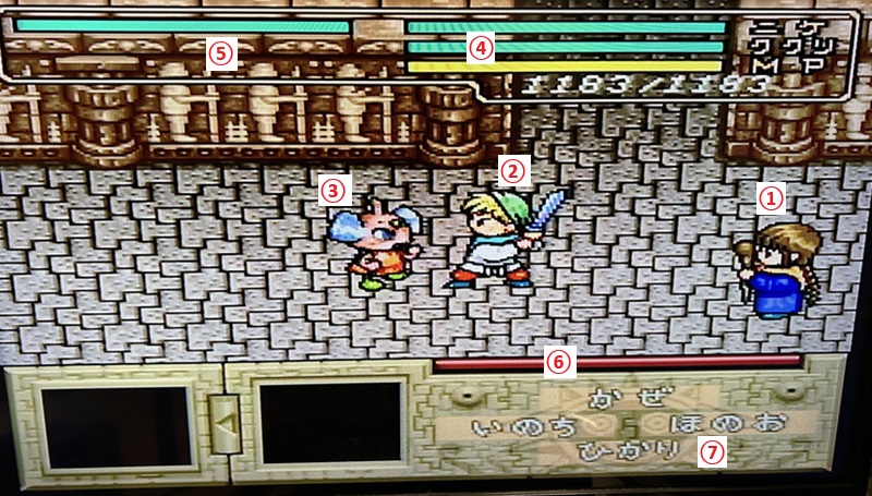魔法陣グルグル（SFC）の戦闘画面。敵、ニケ、ククリ、HPやMP表示、魔法陣入力が表示されている。